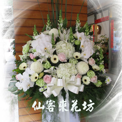 【S-522】喪禮花籃,喪禮弔唁花籃,弔唁追思花禮/花籃,高架藝術花籃(1對)